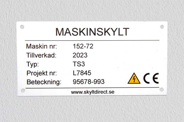 Vit maskinskylt, printad aluminium